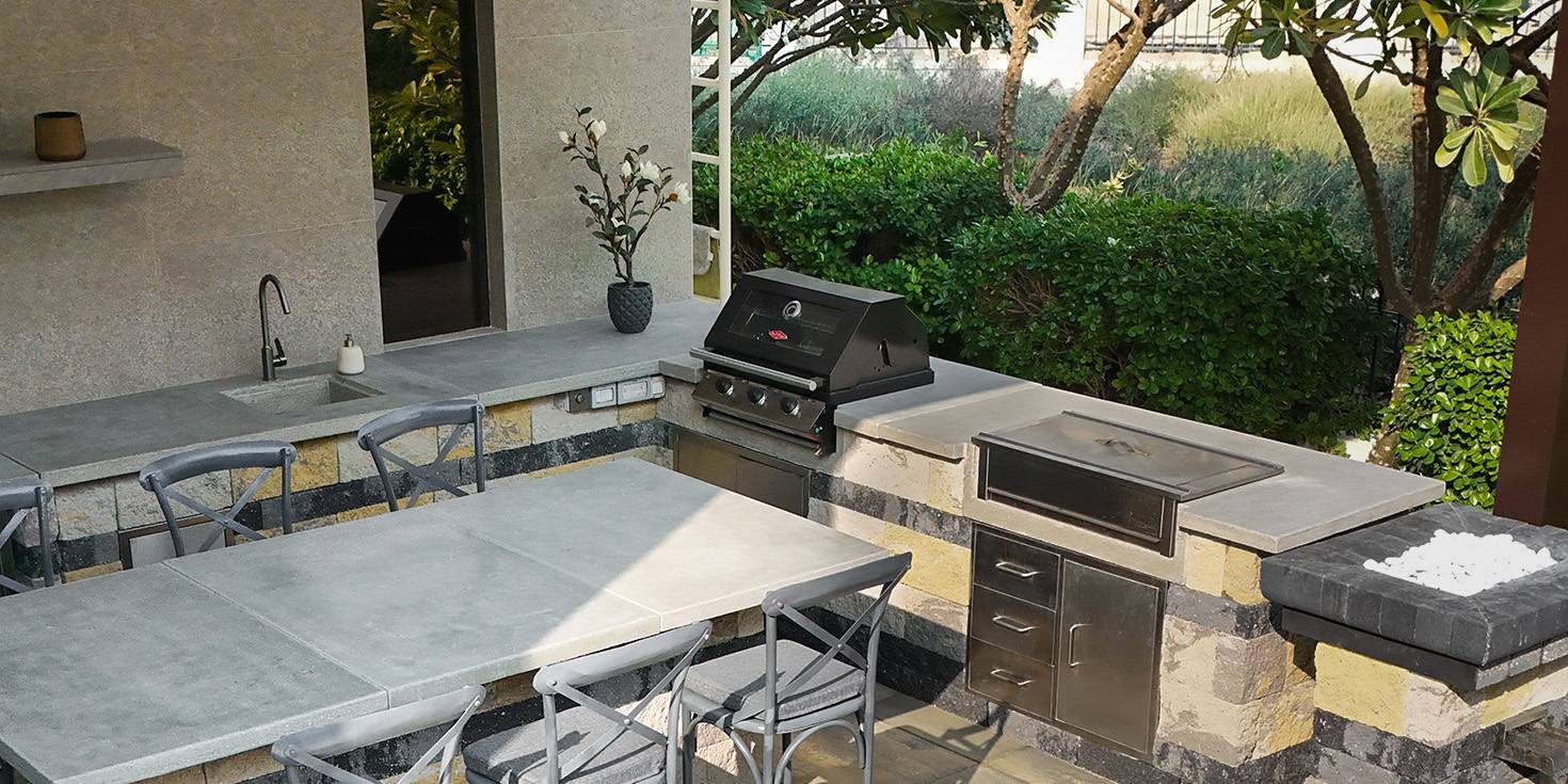 Open-air outdoor kitchen with premium island layout